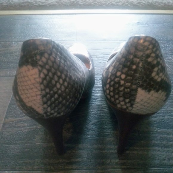 Snakeskin Heels - Picture 6 of 7
